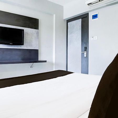 Super Townhouse Oak Vashi Otel Turambhe Dış mekan fotoğraf