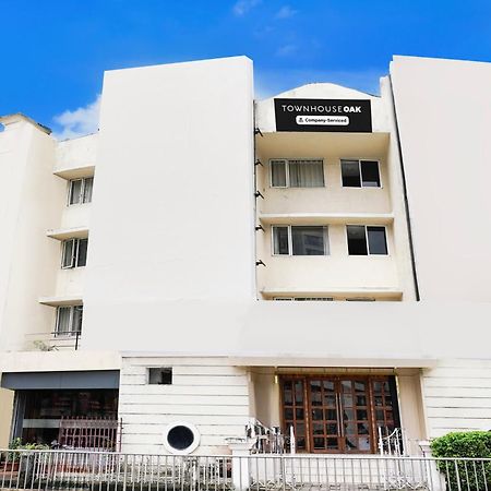 Super Townhouse Oak Vashi Otel Turambhe Dış mekan fotoğraf