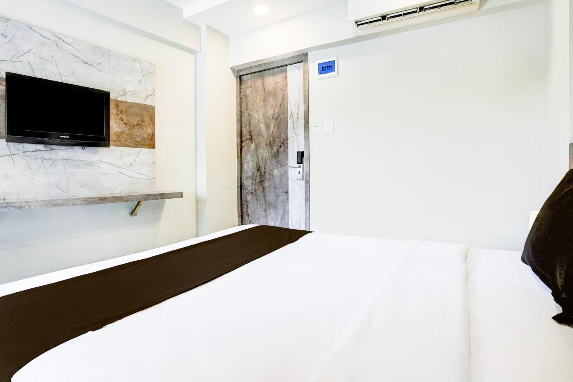 Super Townhouse Oak Vashi Otel Turambhe Dış mekan fotoğraf