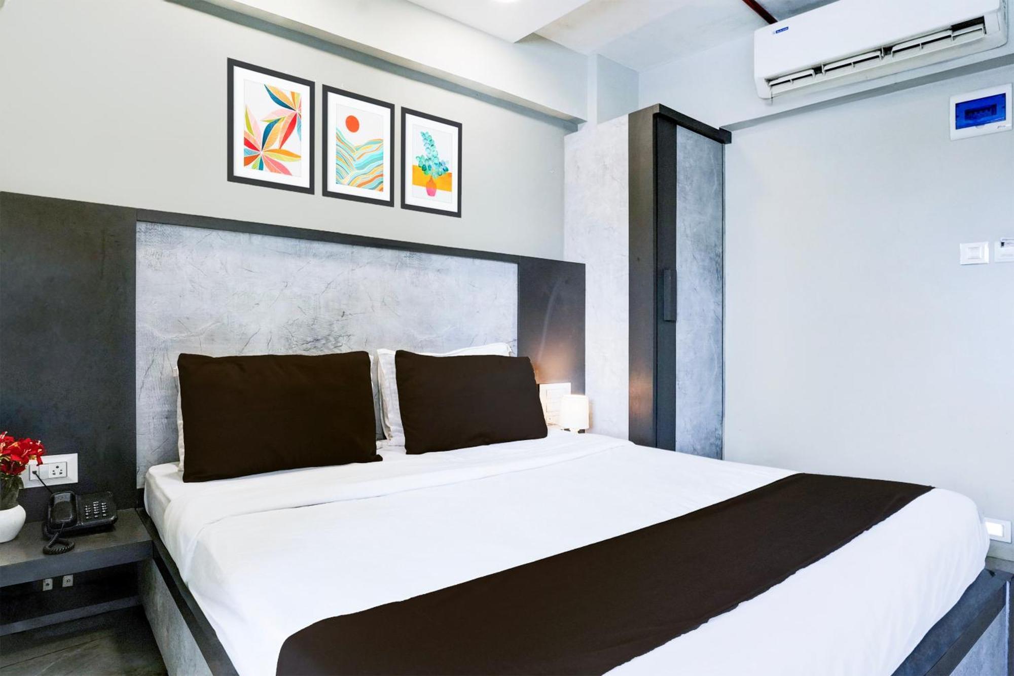 Super Townhouse Oak Vashi Otel Turambhe Dış mekan fotoğraf