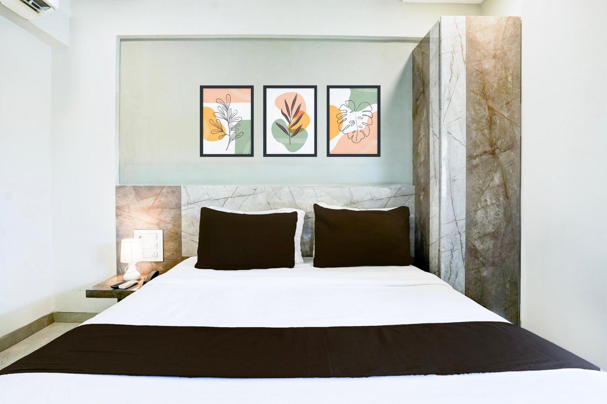 Super Townhouse Oak Vashi Otel Turambhe Dış mekan fotoğraf
