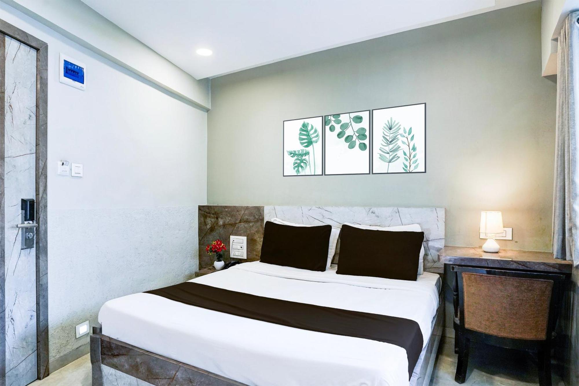 Super Townhouse Oak Vashi Otel Turambhe Dış mekan fotoğraf