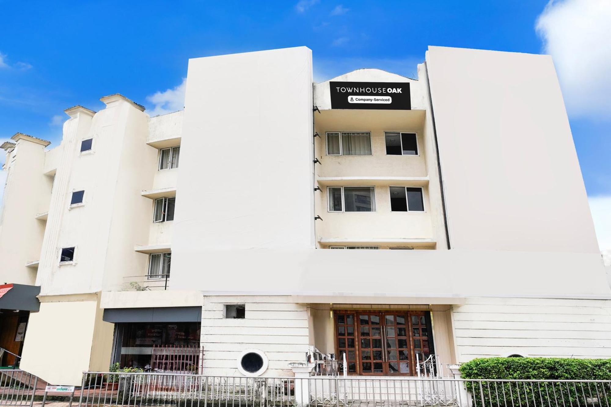 Super Townhouse Oak Vashi Otel Turambhe Dış mekan fotoğraf