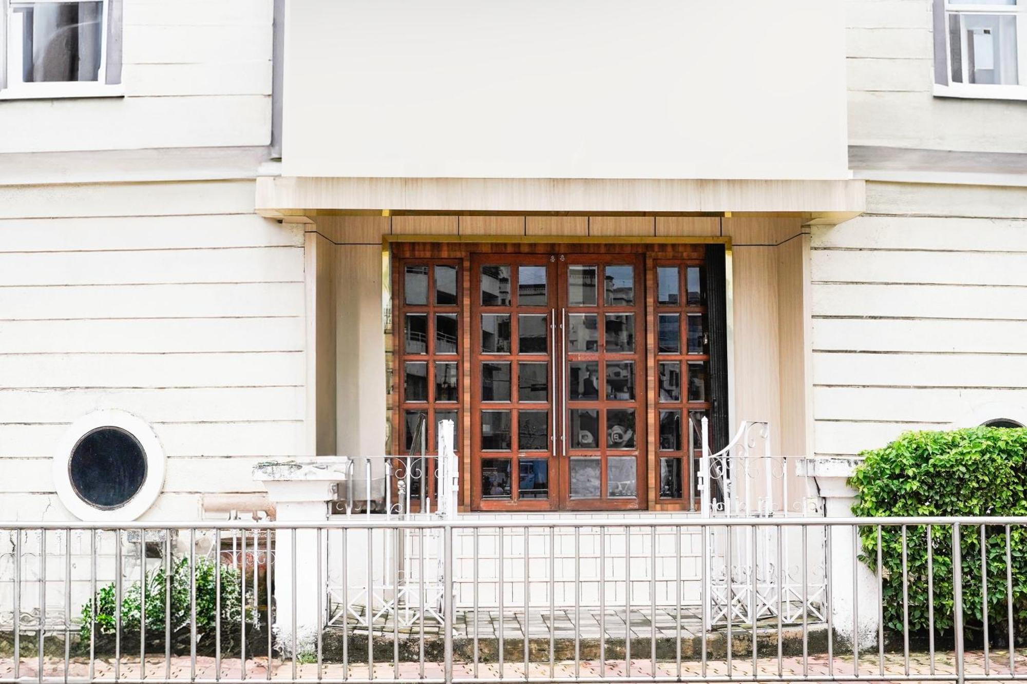 Super Townhouse Oak Vashi Otel Turambhe Dış mekan fotoğraf
