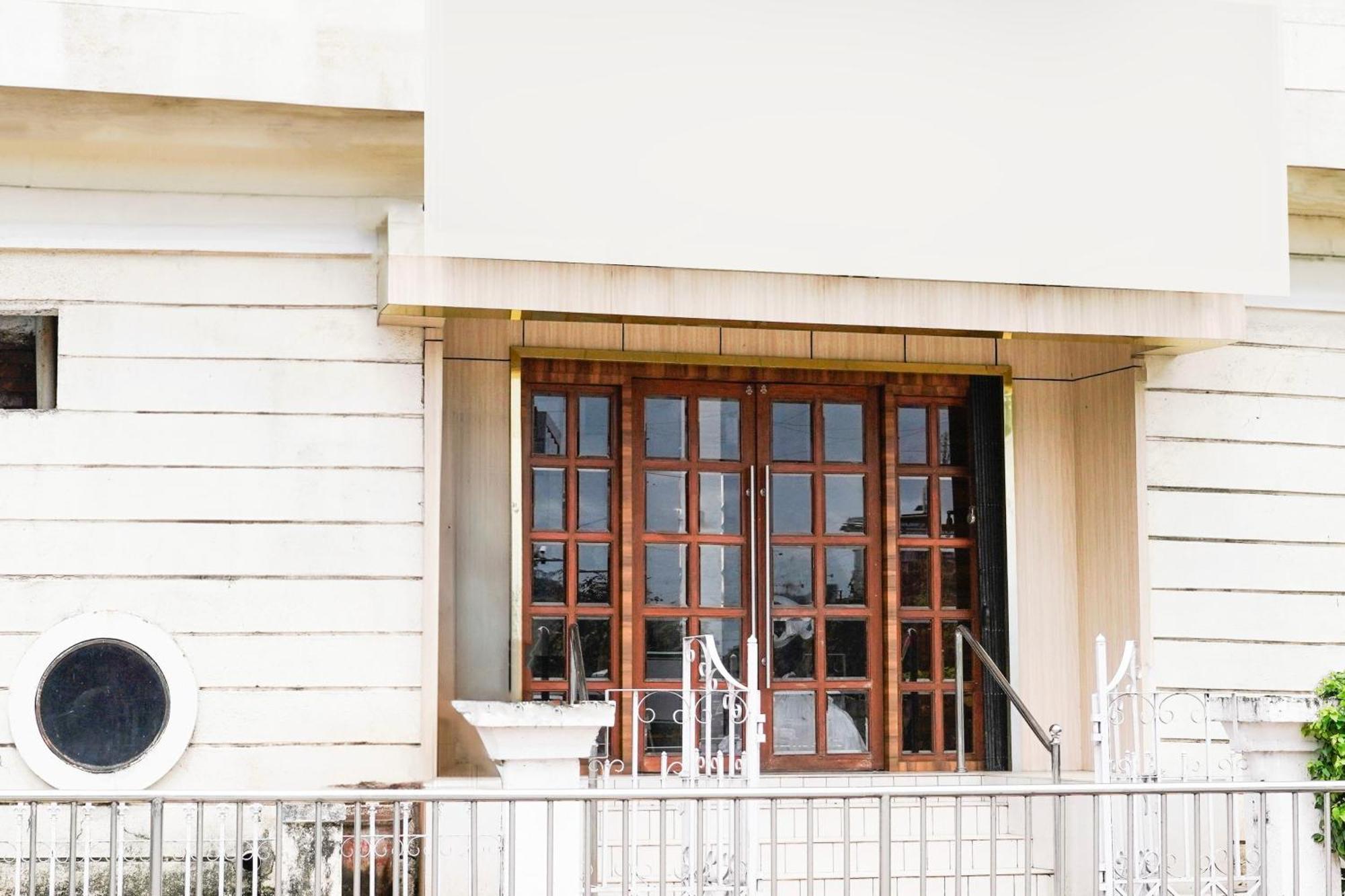 Super Townhouse Oak Vashi Otel Turambhe Dış mekan fotoğraf