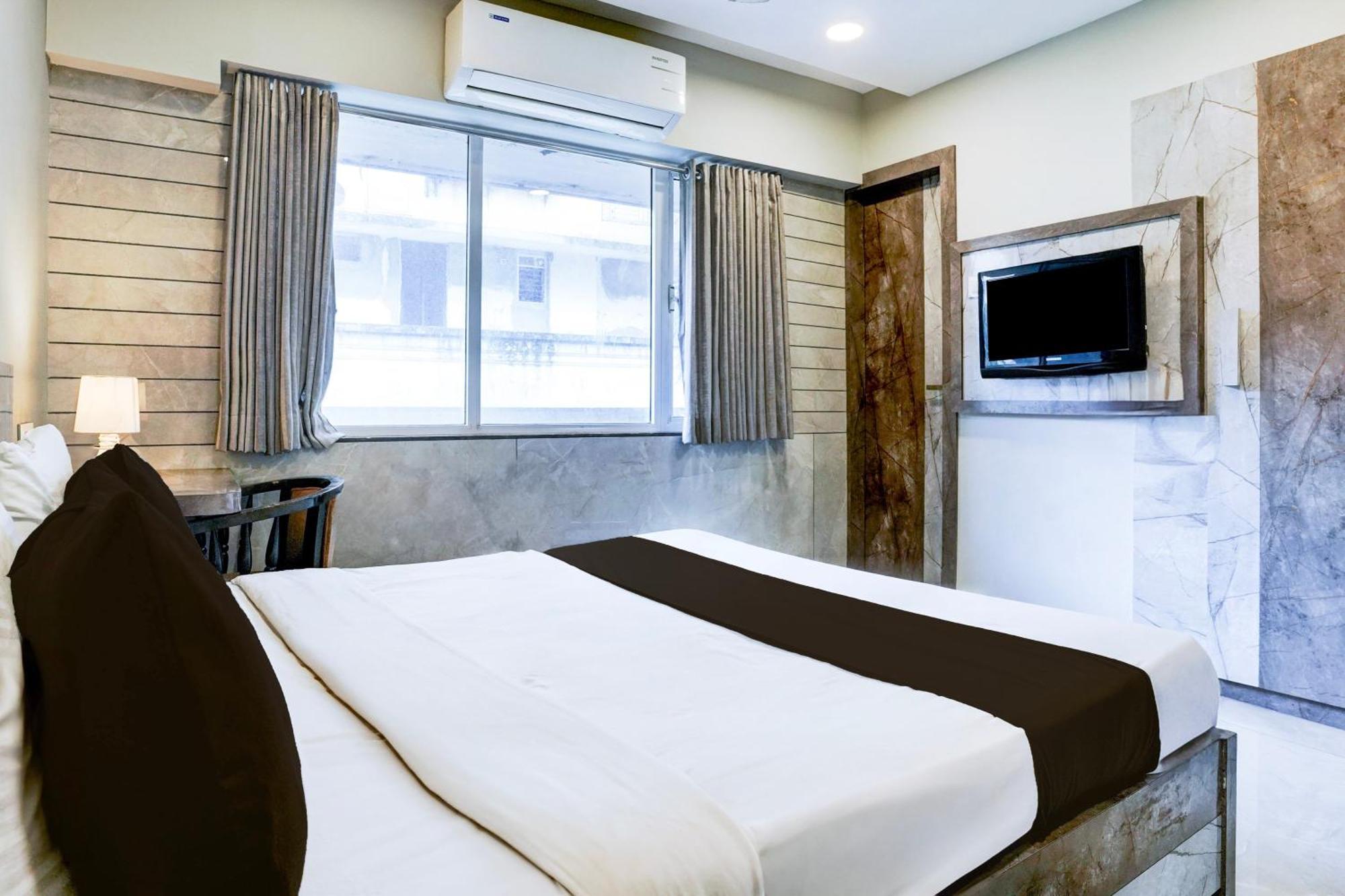 Super Townhouse Oak Vashi Otel Turambhe Dış mekan fotoğraf